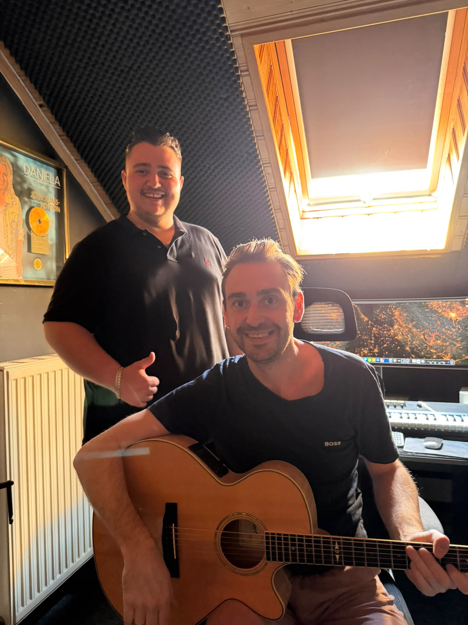 Marvin Markel am Mikrofon im Tonstudio